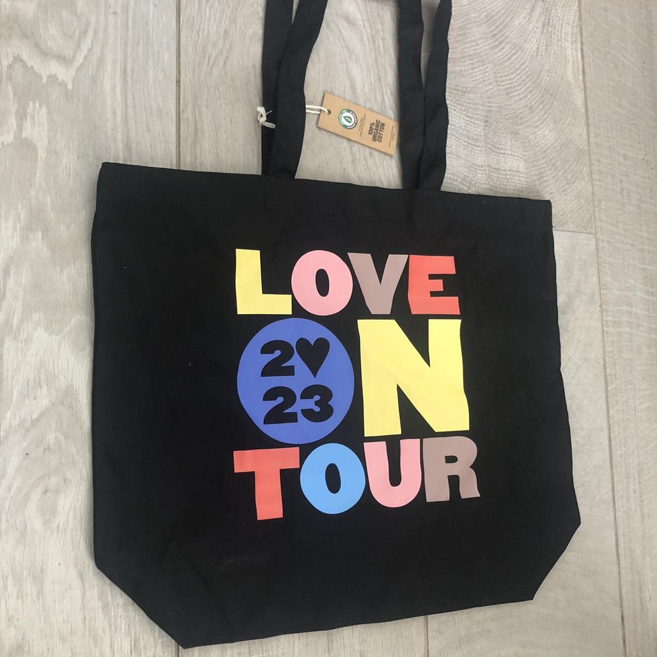 ハリースタイルズHARRY STYLESトートバッグLOVE ON TOUR有明 Harry styles tote bag 2023 | love on tour 2023 tote | Depop