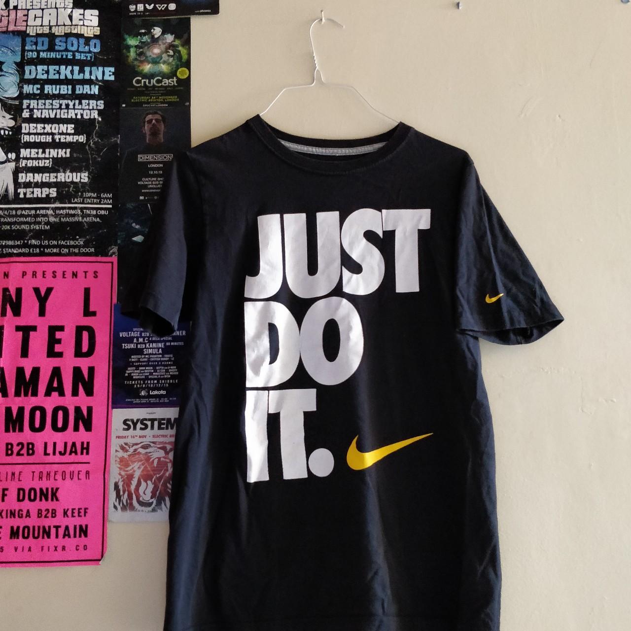 nike slogan tee