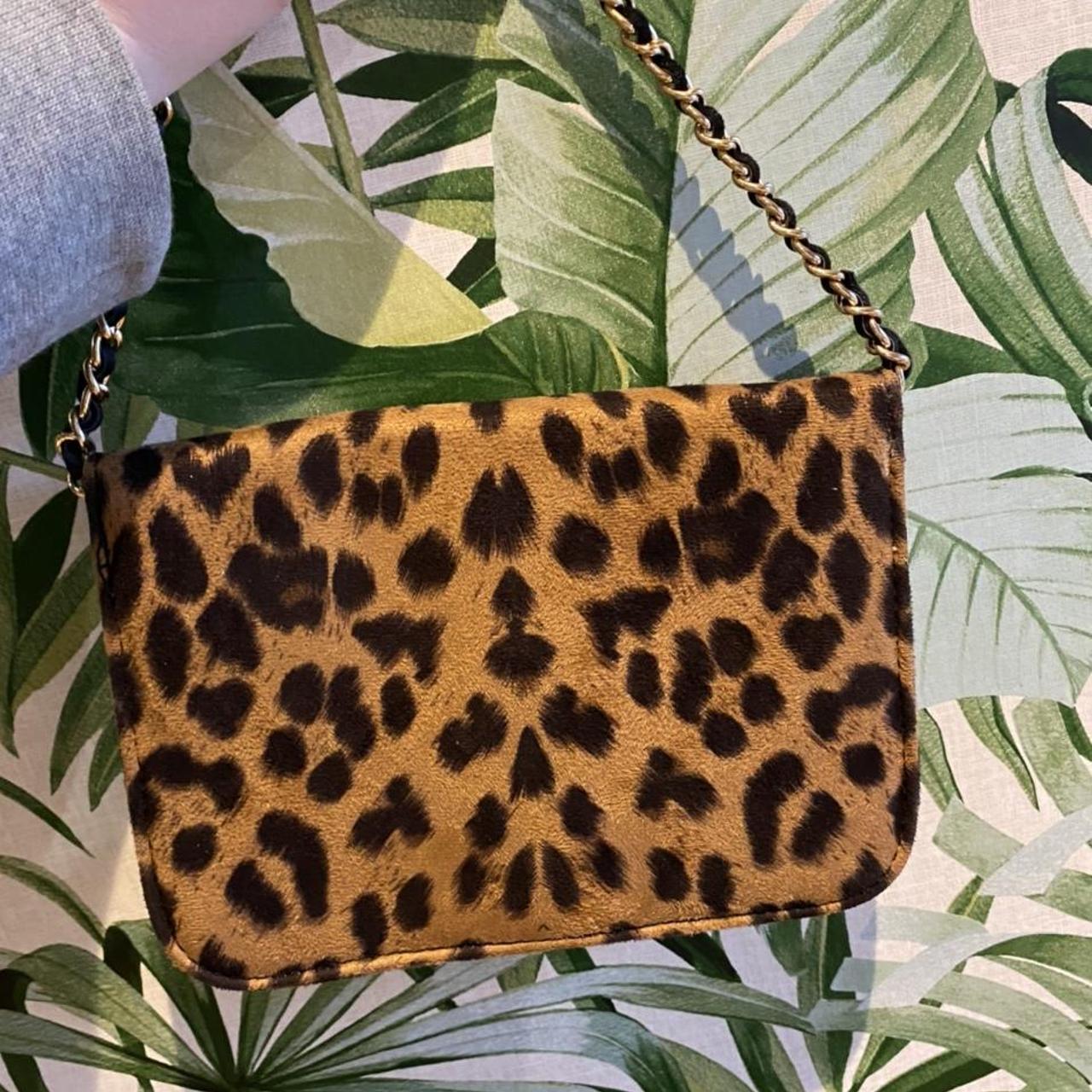 🐆 CHEETAH PRINT HANDBAG 🐆 Super soft and vibrant... - Depop