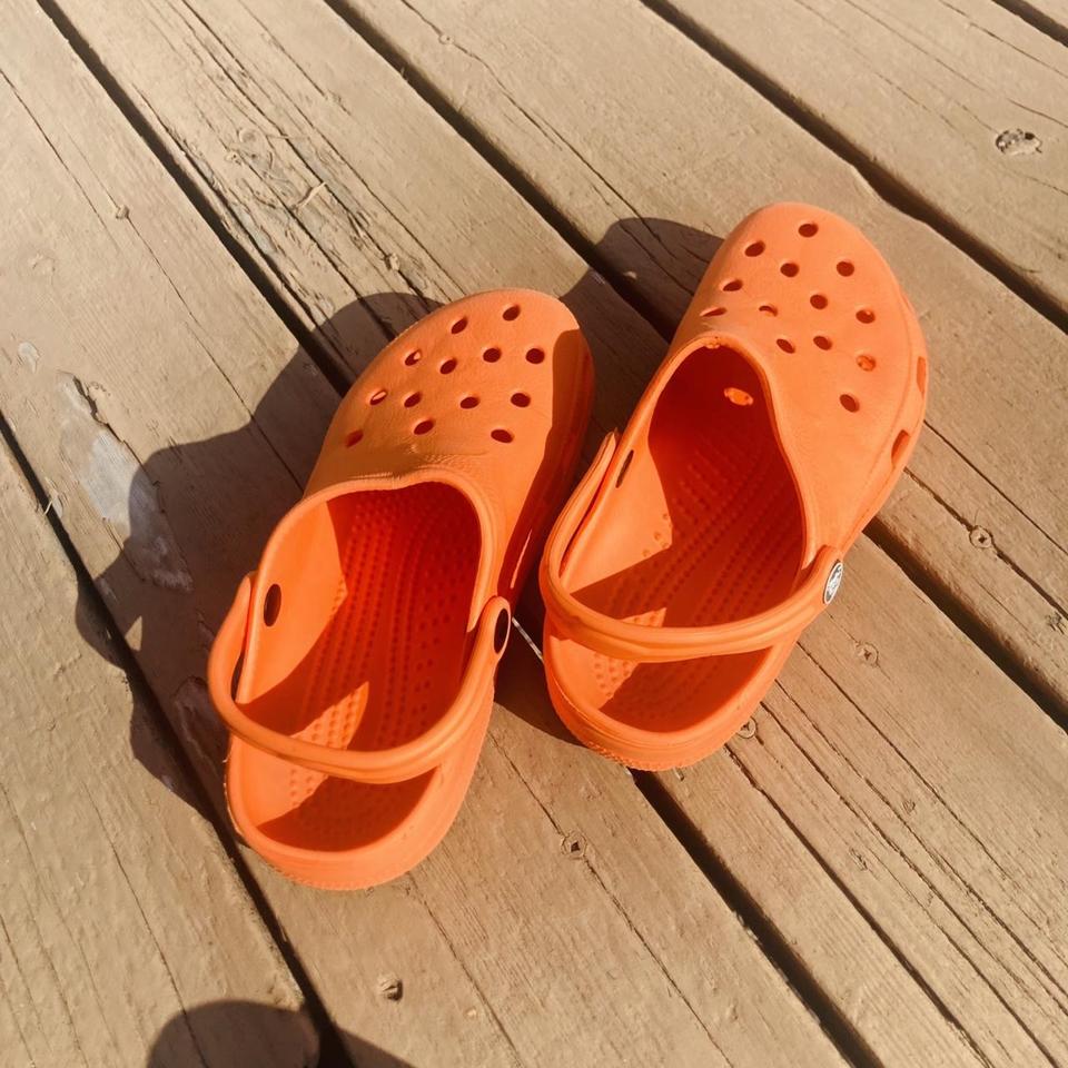 Bright clearance orange crocs