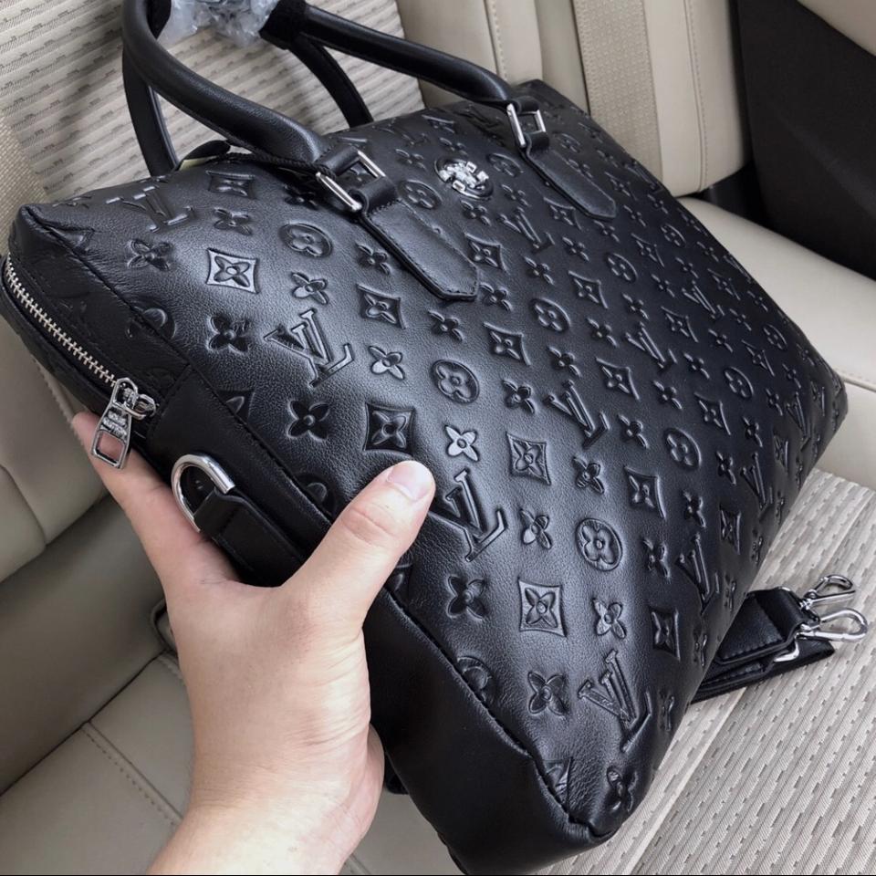 Louis vuitton-messenger-bag - Depop