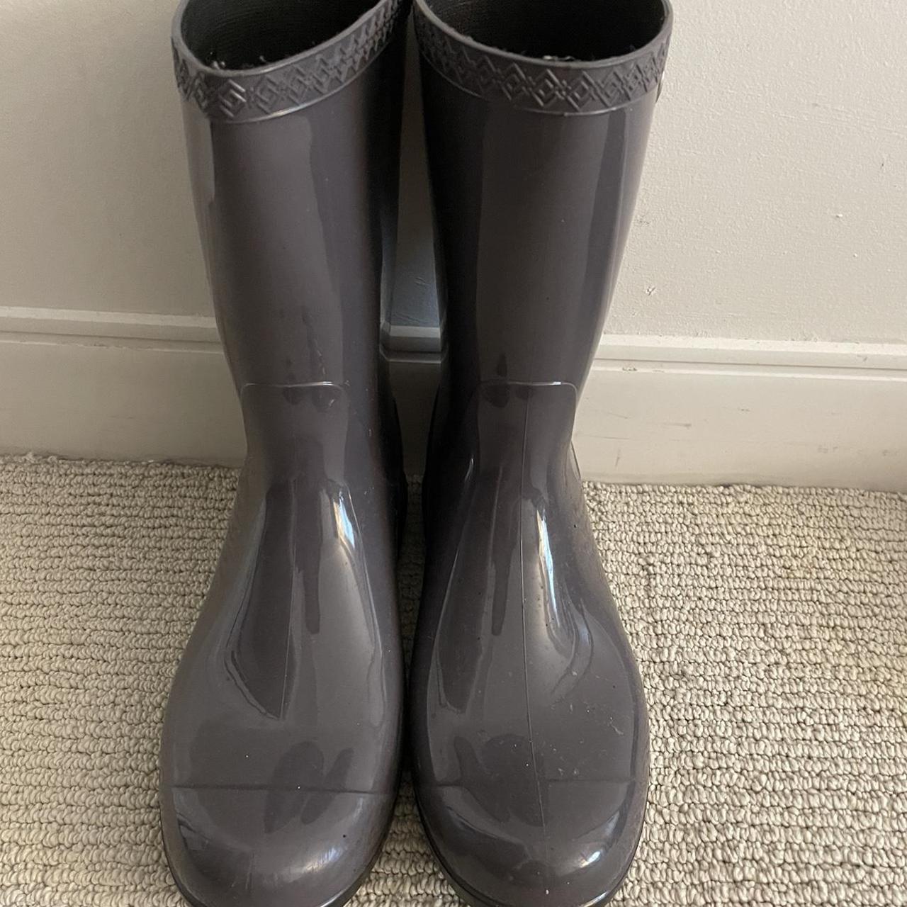 Grey ugg deals rain boots