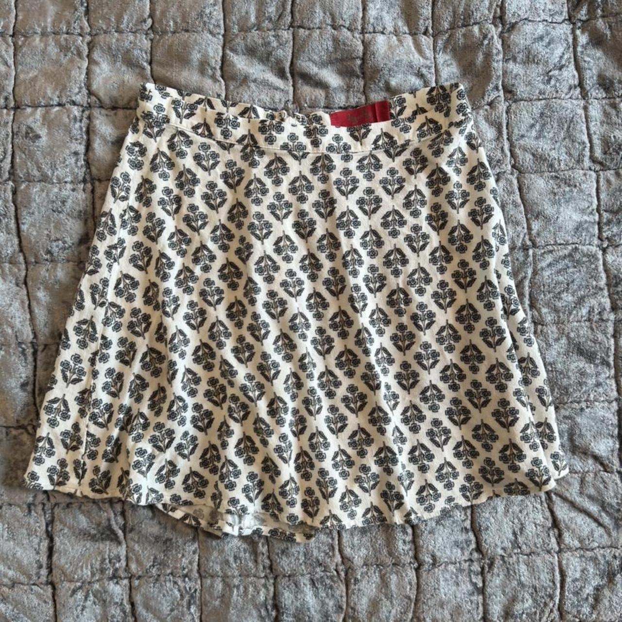 Tigerlily mini skirt Size 6 - quite a short fit... - Depop