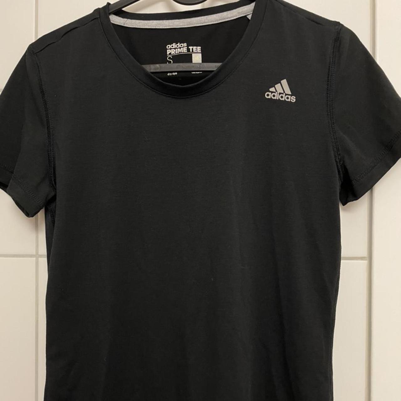 Adidas Women's Black T-shirt | Depop