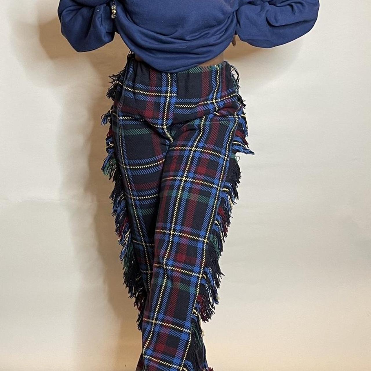 🔴🔴Tapestry pants. Size s/m . Waist is 28in Depop