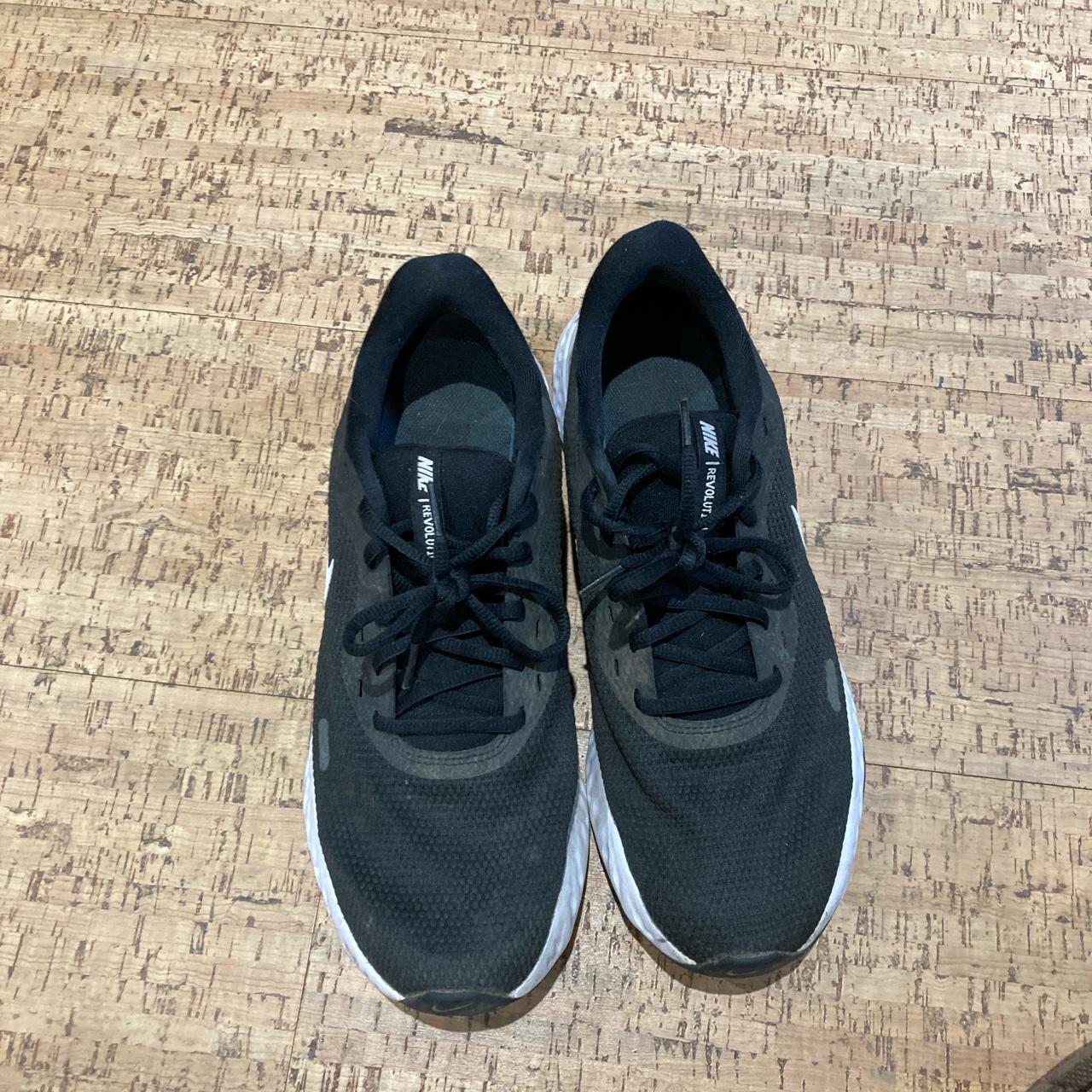 nike wmns revolution