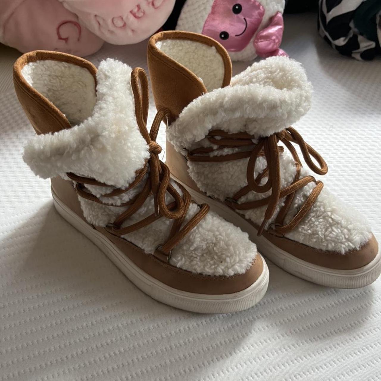 Fluffy moon boots 🖤🖤 Slip on American Eagle brand... - Depop