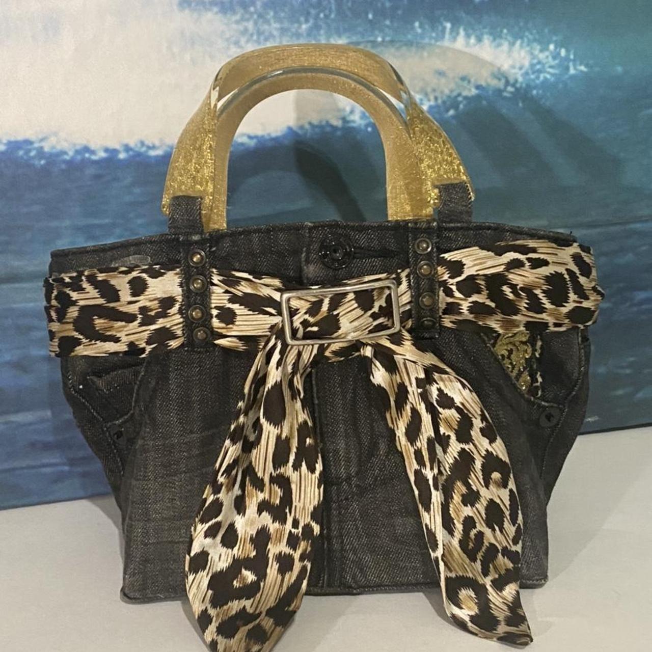 Buy Guess ISELINE Leopard Patterned Crossbody Bag In Multiple Colors |  6thStreet Qatar