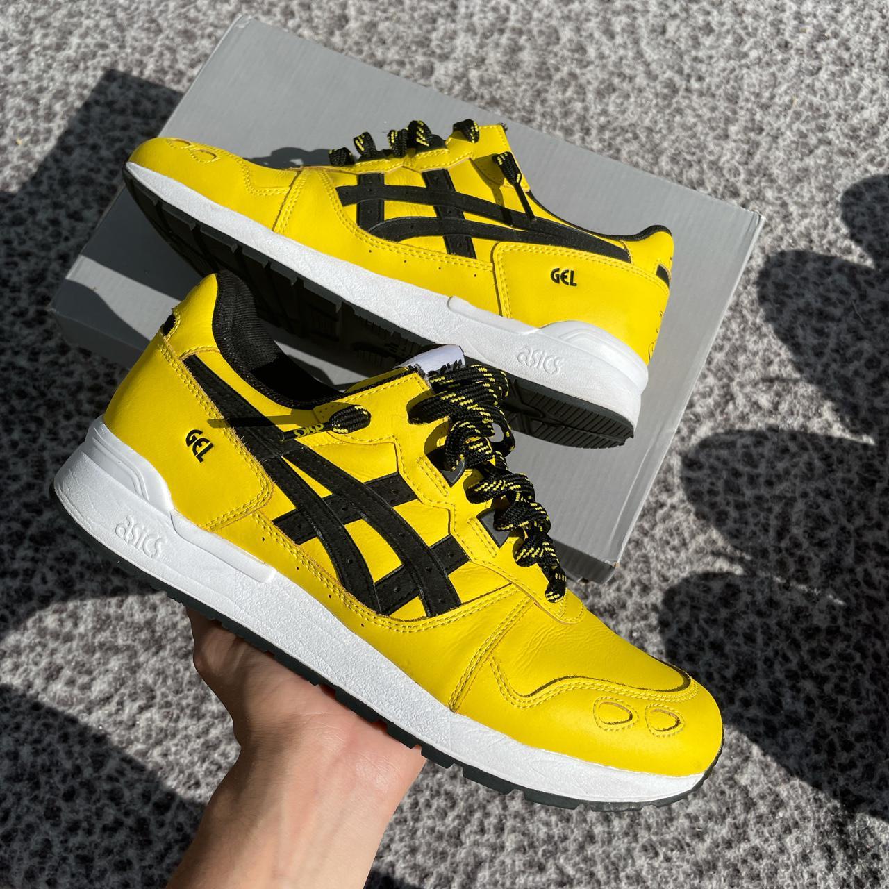 Asics tiger gel lyte tai chi Has a couple scuffs