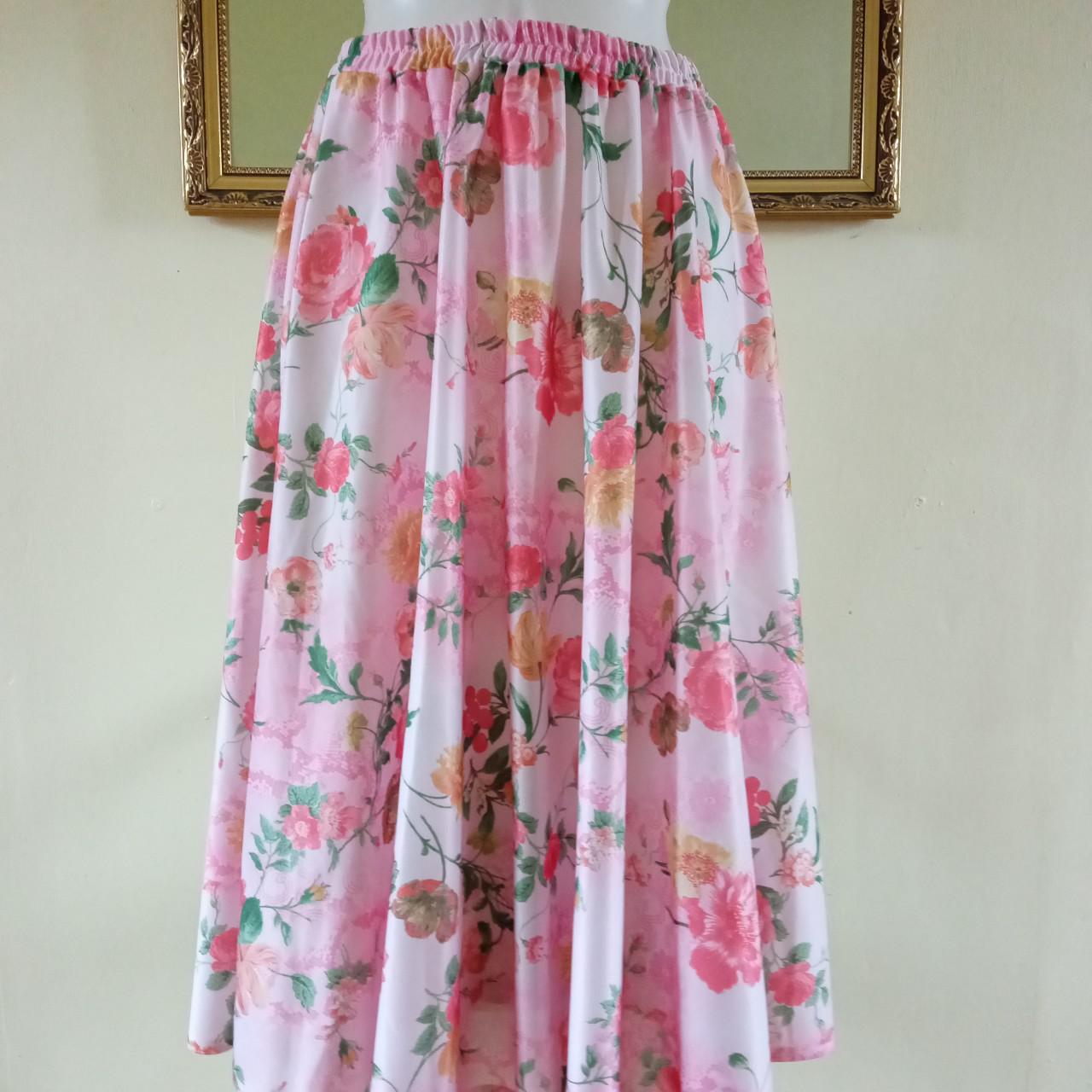 Product Image 4 - Vintage Pink Floral pattern Skirt.
Multicoloured