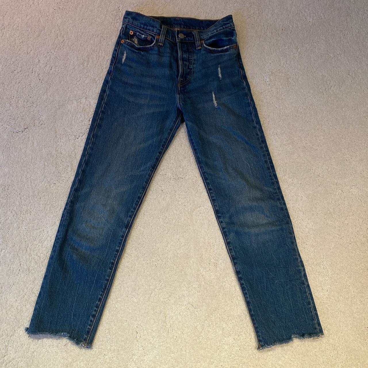 Levi jeans💙 super flattering and fit so well. Retail... - Depop