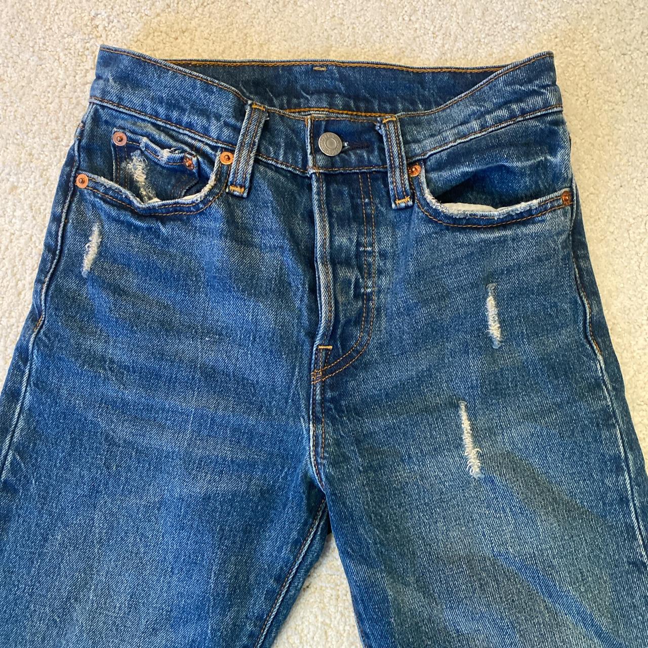 Levi jeans💙 super flattering and fit so well. Retail... - Depop