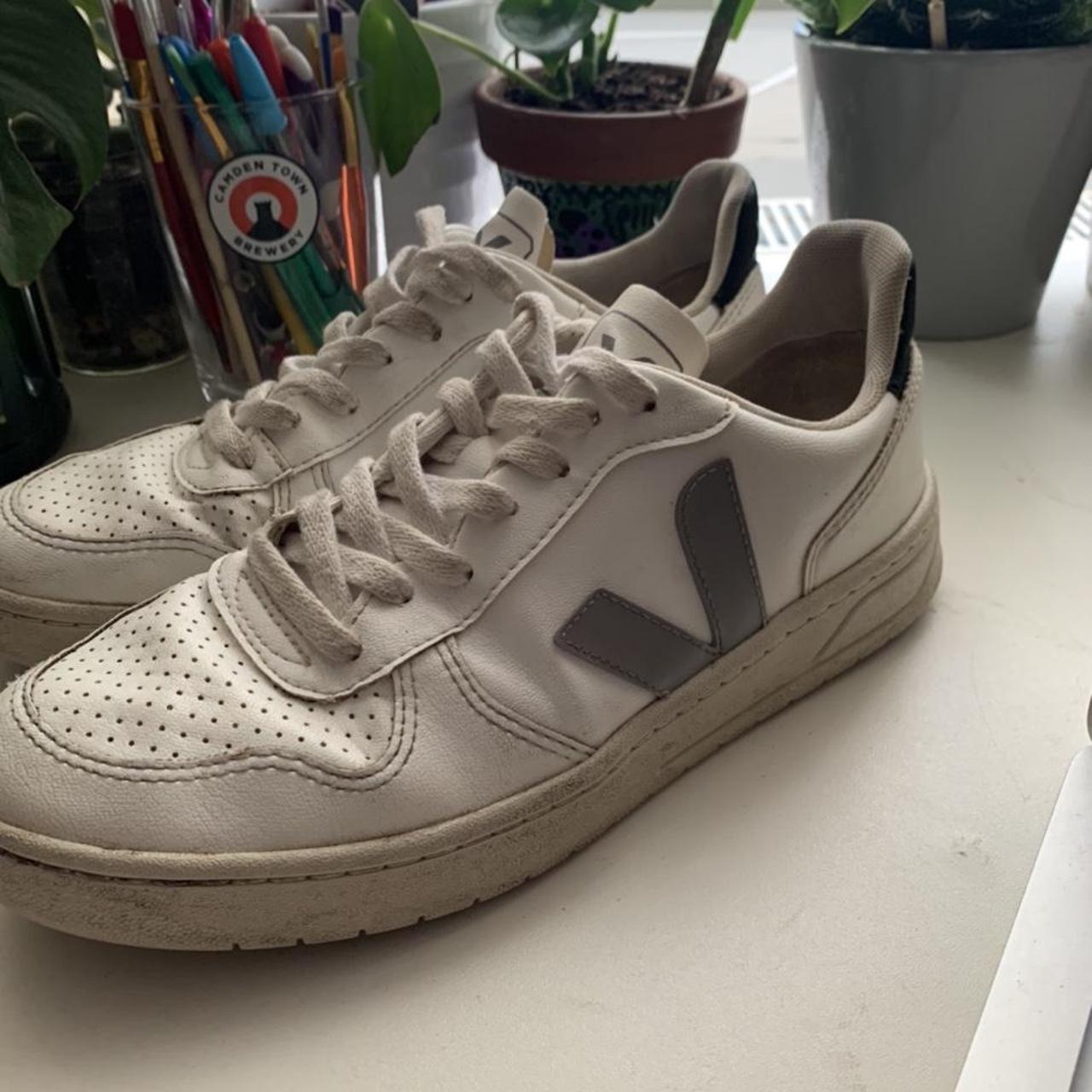 veja trainers size 6