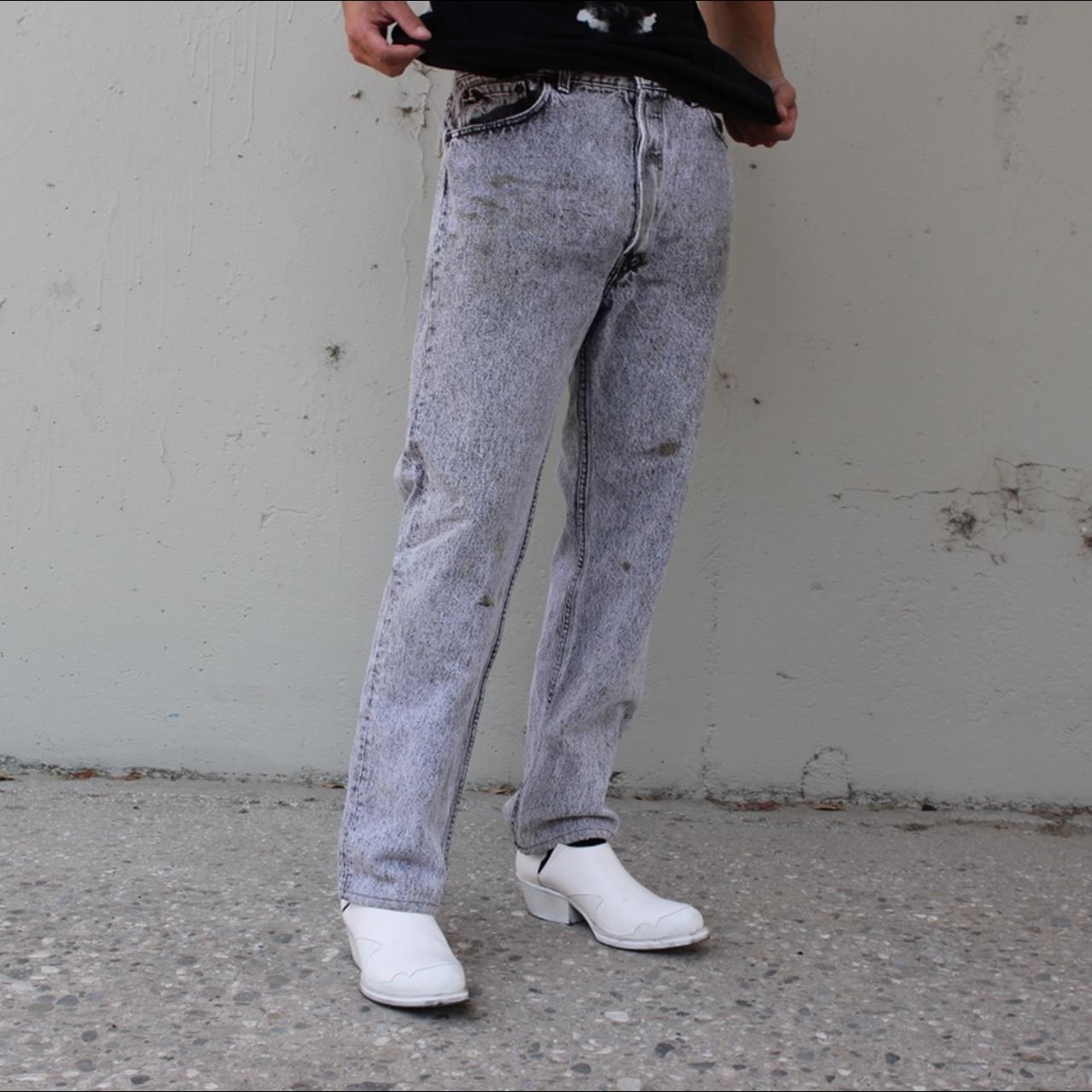 GREASE AND DIRT STAINED ACID WASH LEVIS 501// grey...