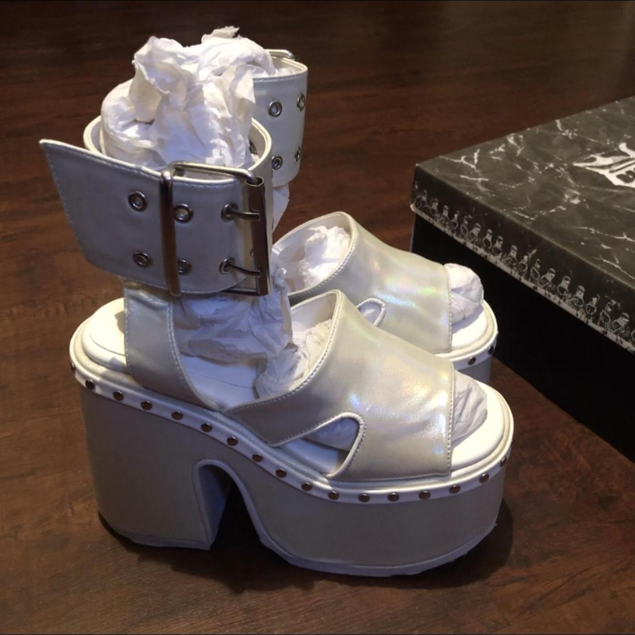 demonia white camel