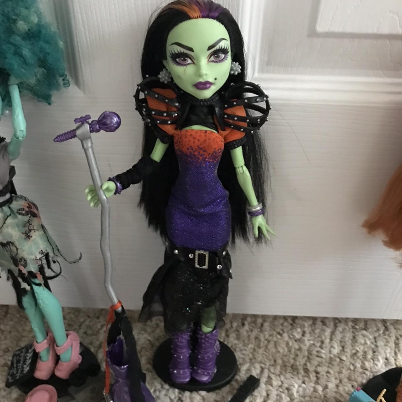 SELLING MONSTER HIGH DOLLS ALL TOGETHER Note: Some... - Depop