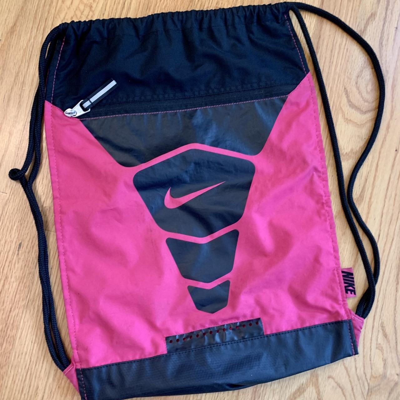 Pink nike drawstring bag hotsell