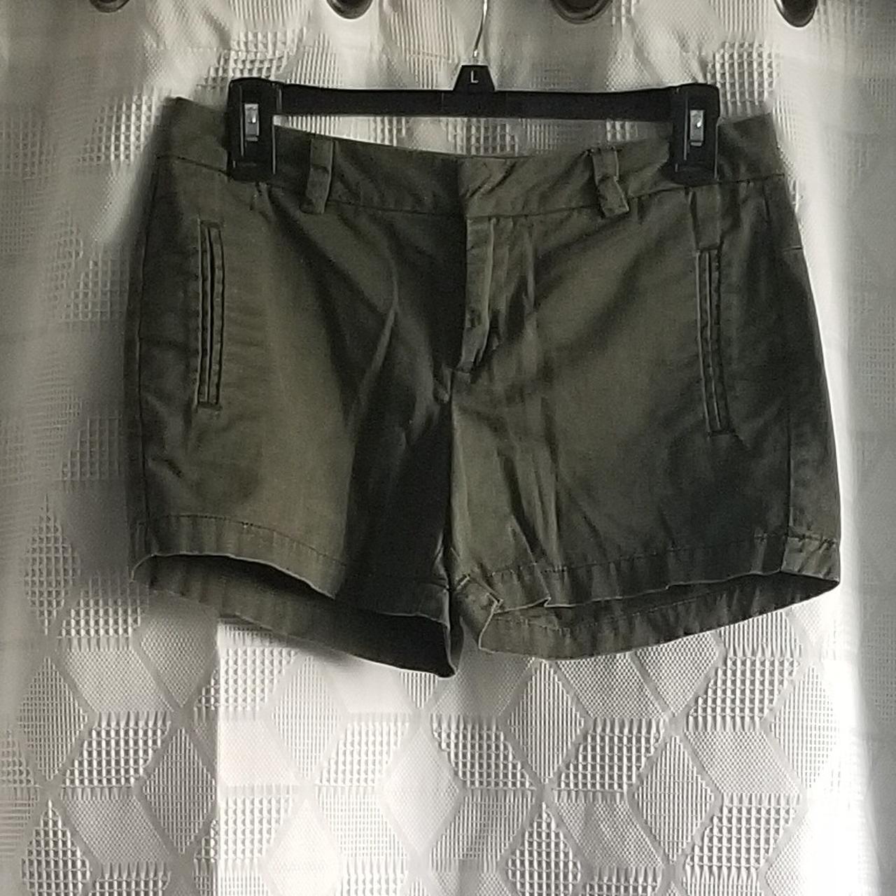 JCPenney Women's Green Shorts Depop