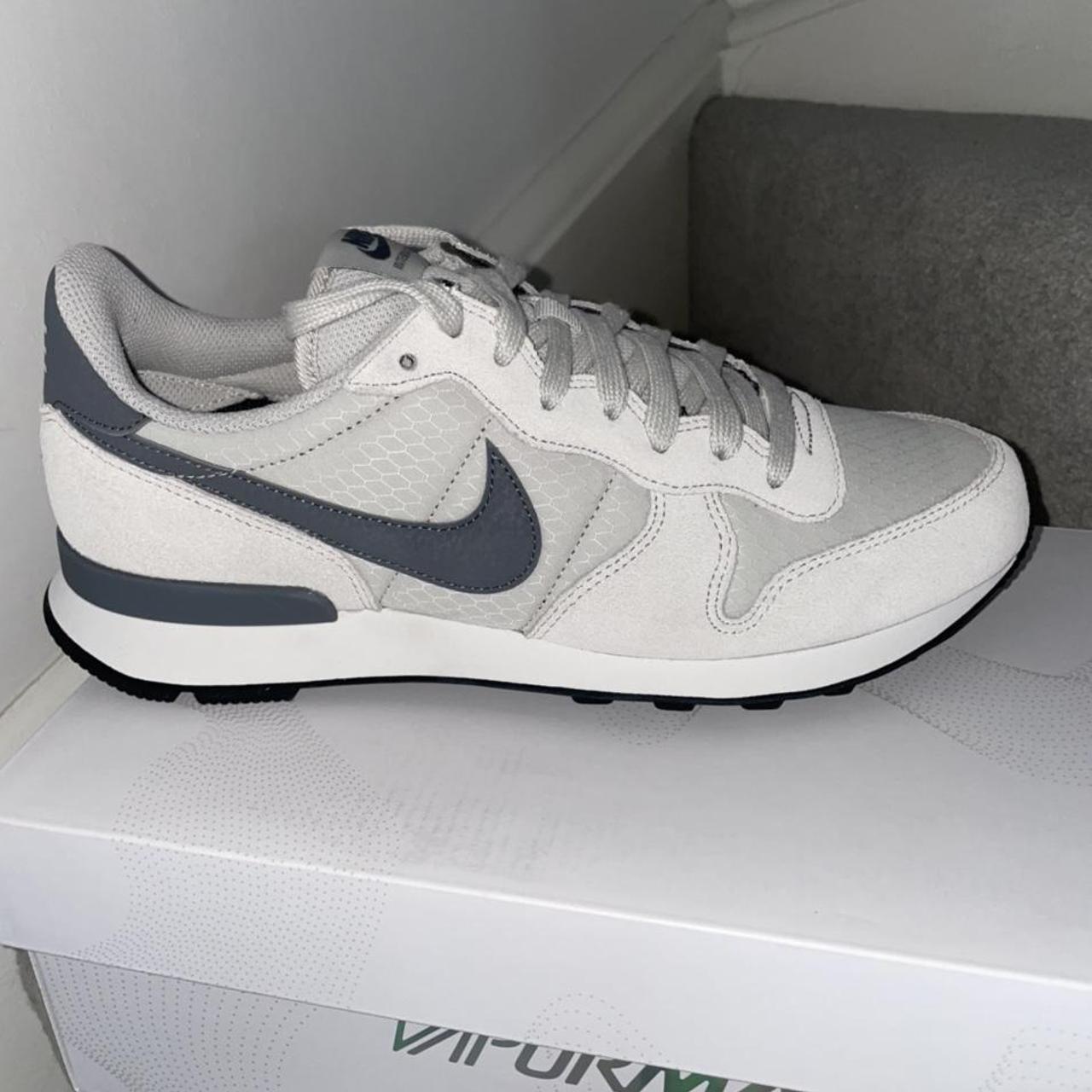 nike internationalist mid grey
