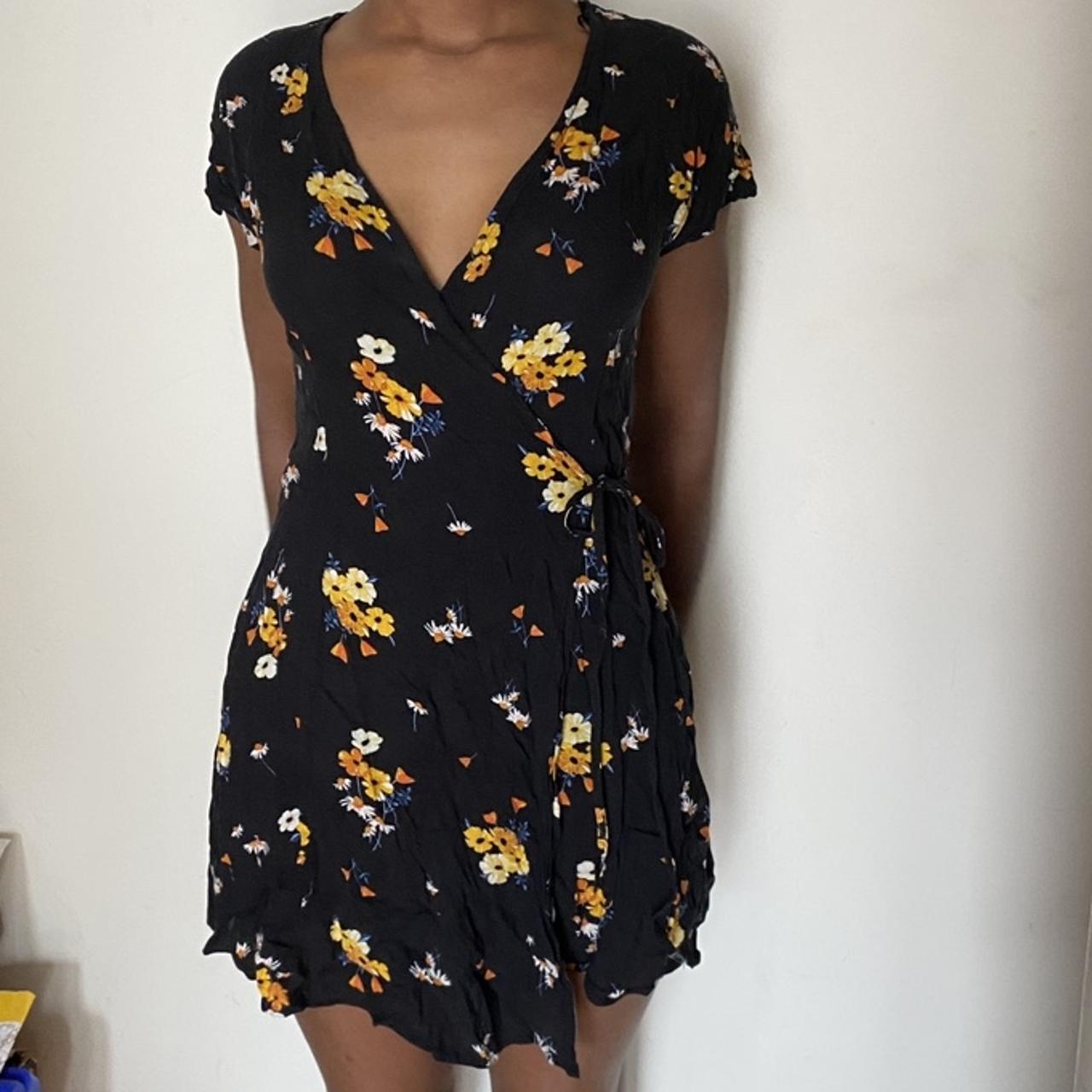 H&m black and outlet yellow dress