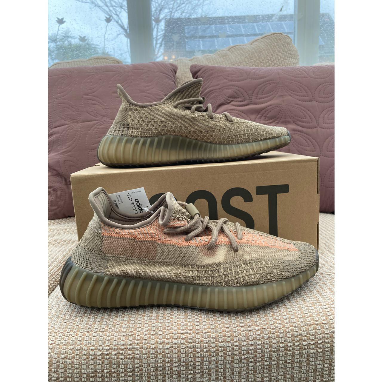 Deadstock cheap lace yeezy