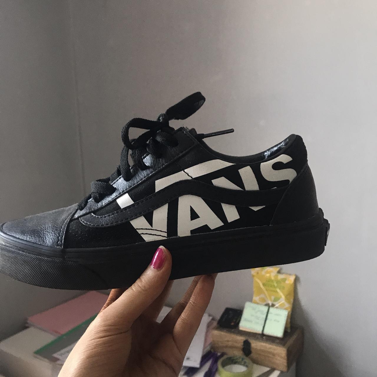 Vans big store logo old skool