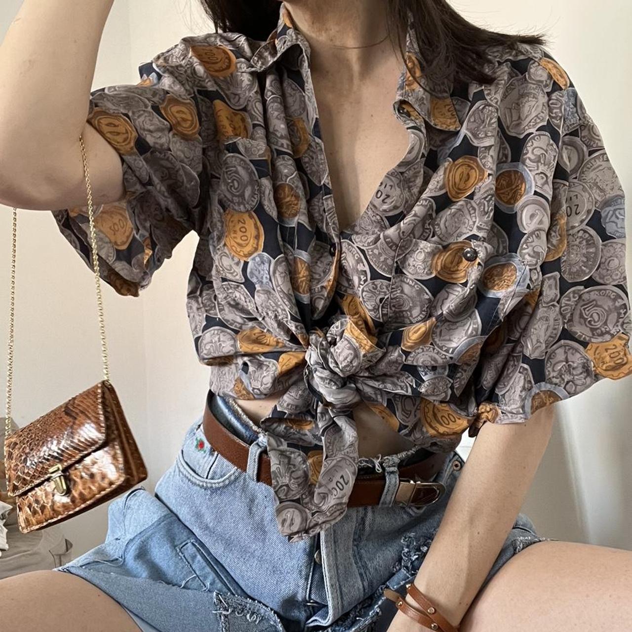 Camicia vintage inizio anni 90 in seta con stampa... - Depop