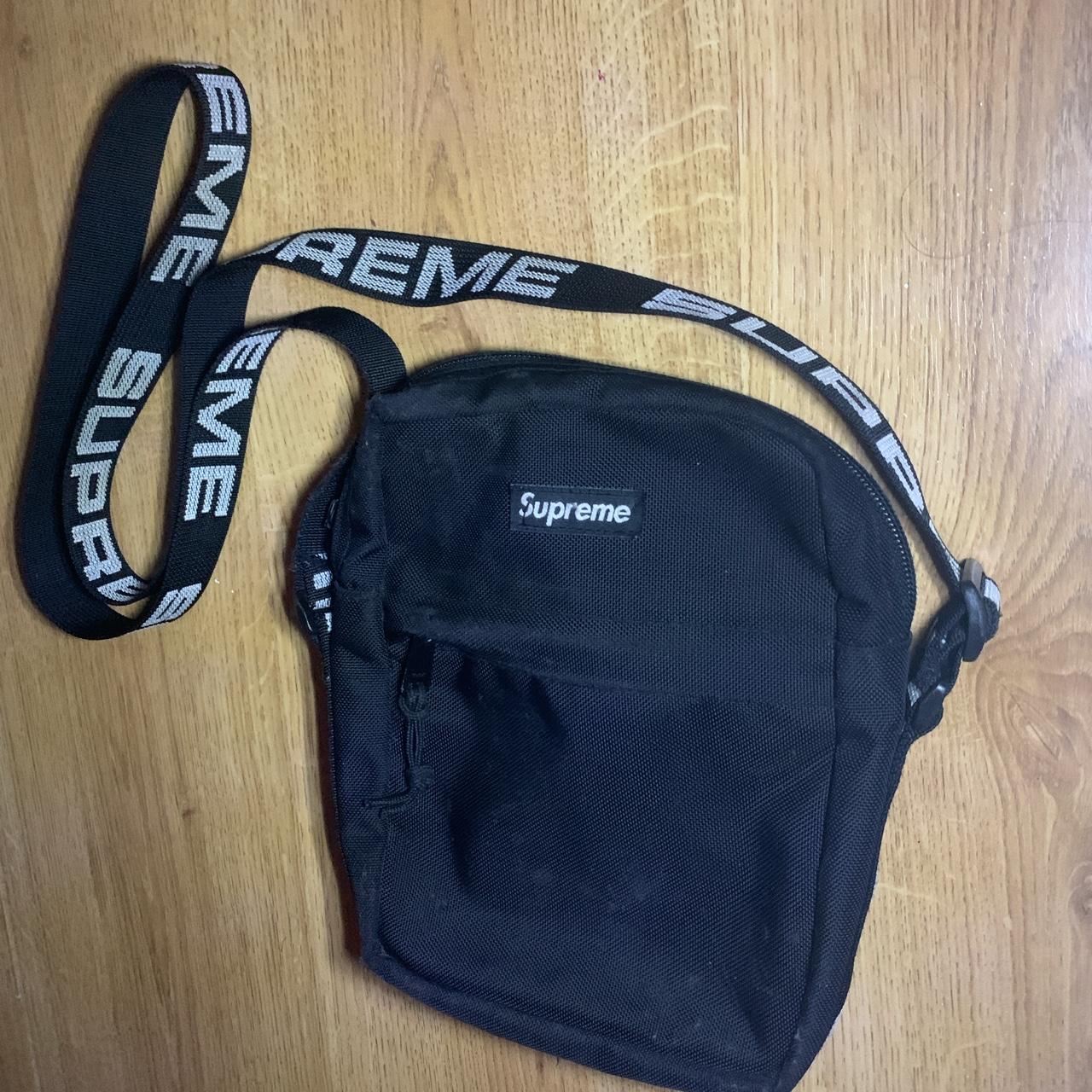 Supreme shoulder bag (ss18) Used once - Depop