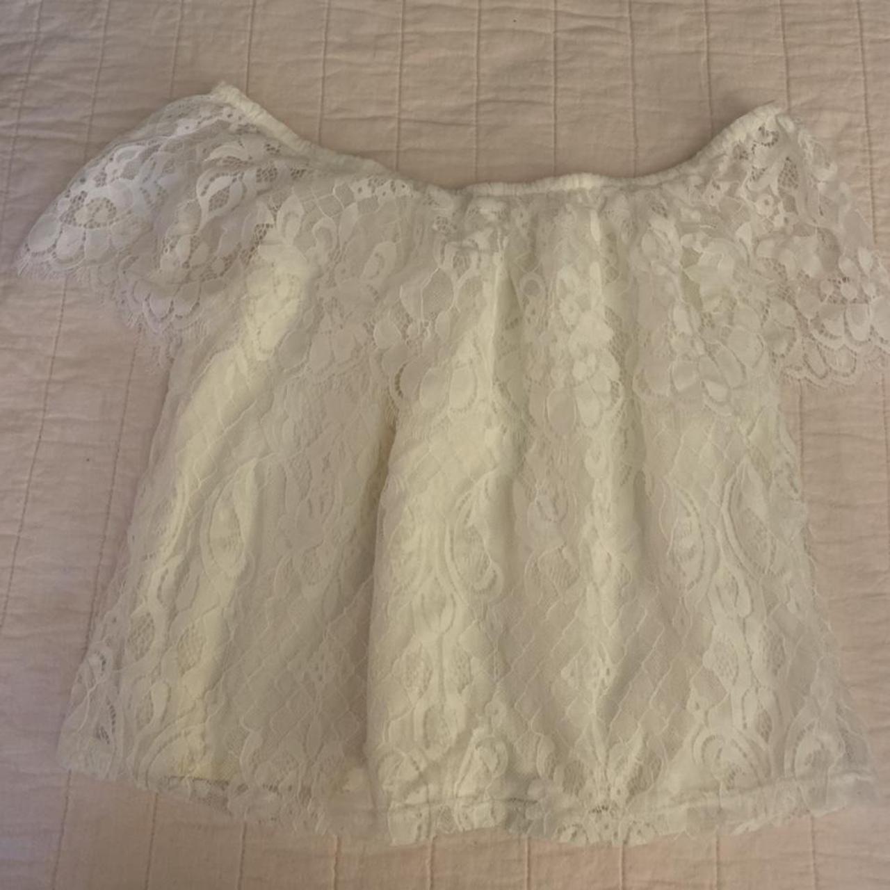 Hollister Co. Women's White and Cream Crop-top | Depop