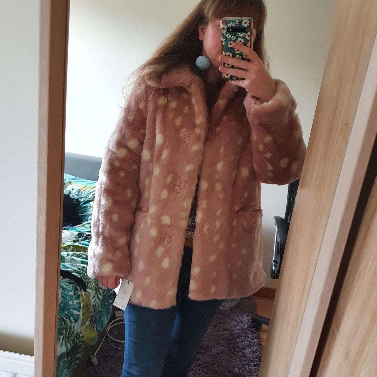 Jakke faux fur coat, size 8. Tilly pink Bambi style.... - Depop