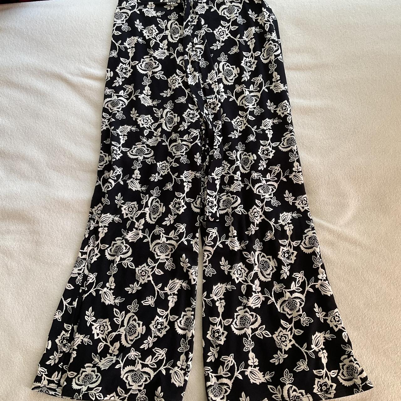 Black and White Floral Wide Leg Pants! These pants... - Depop