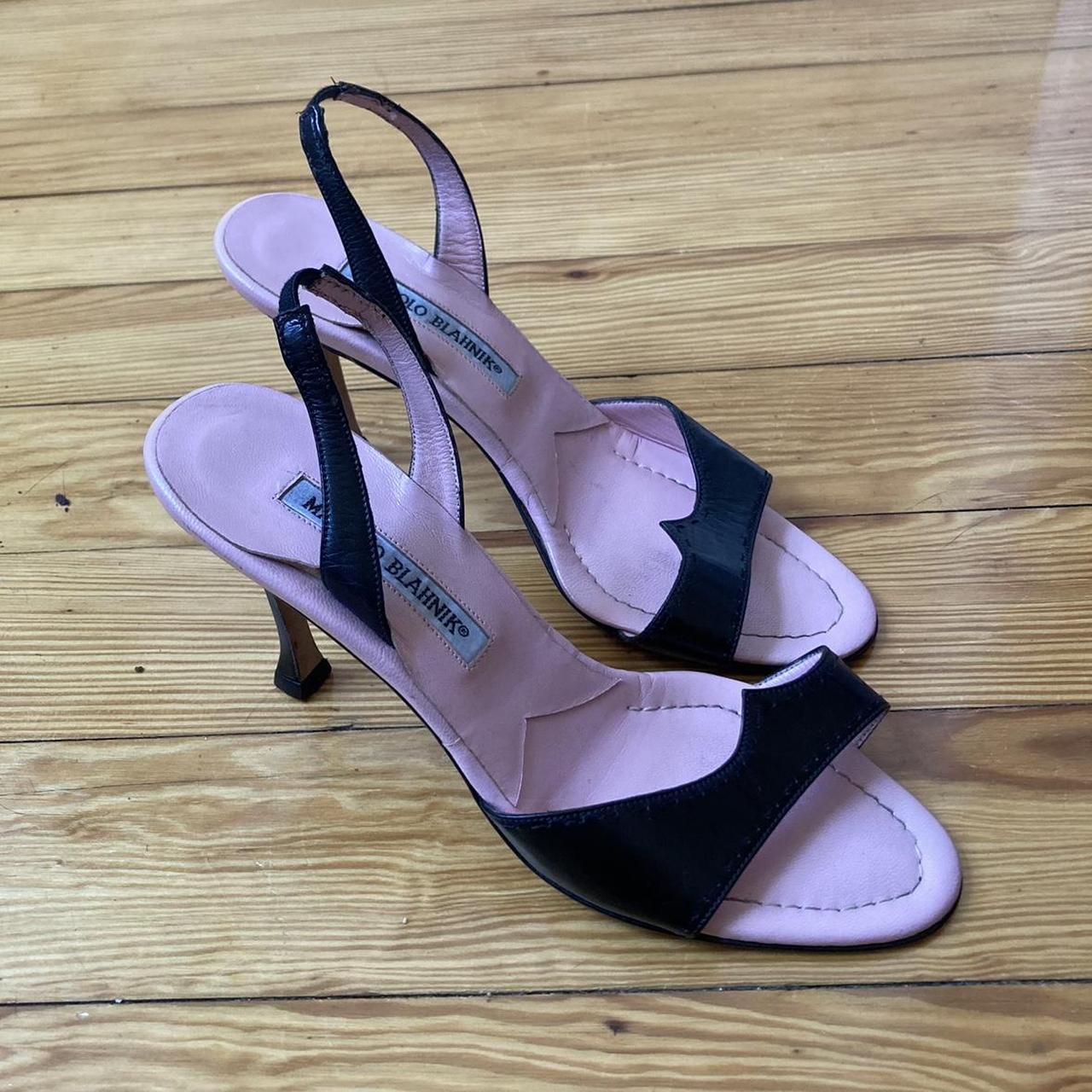 Manolo Blahnik Women's Black and Pink Courts | Depop