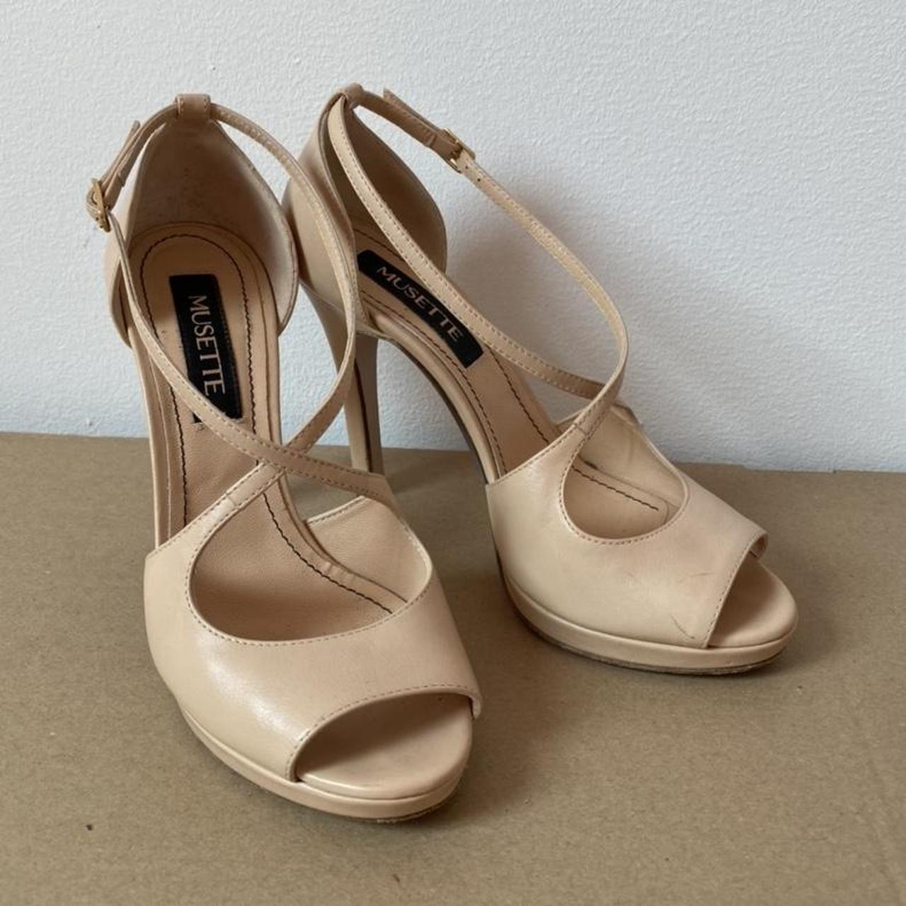 Women's Cream Sandals | Depop