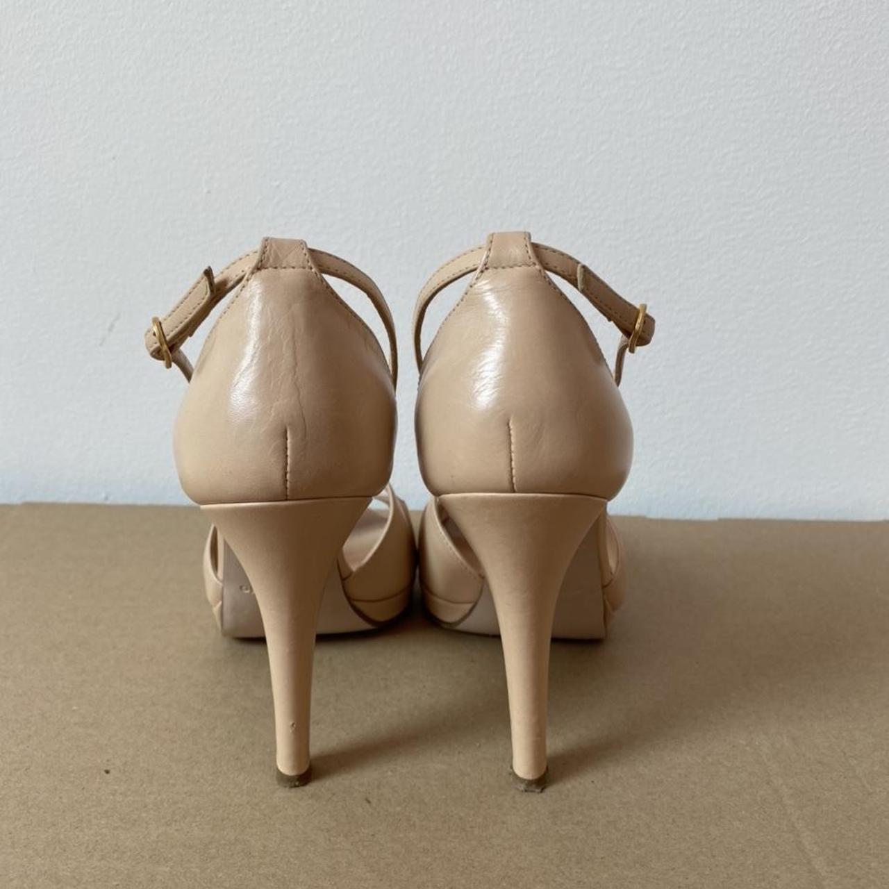 Women's Cream Sandals | Depop