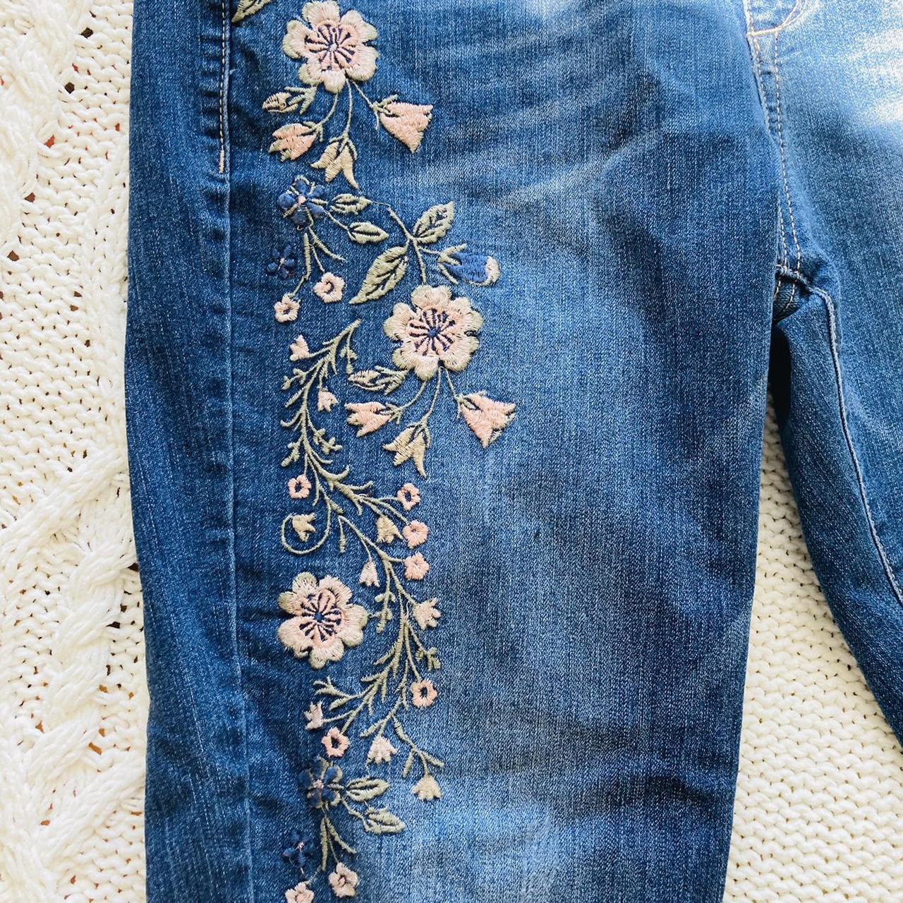 How to embroider jeans with a vintage floral design - Gathered