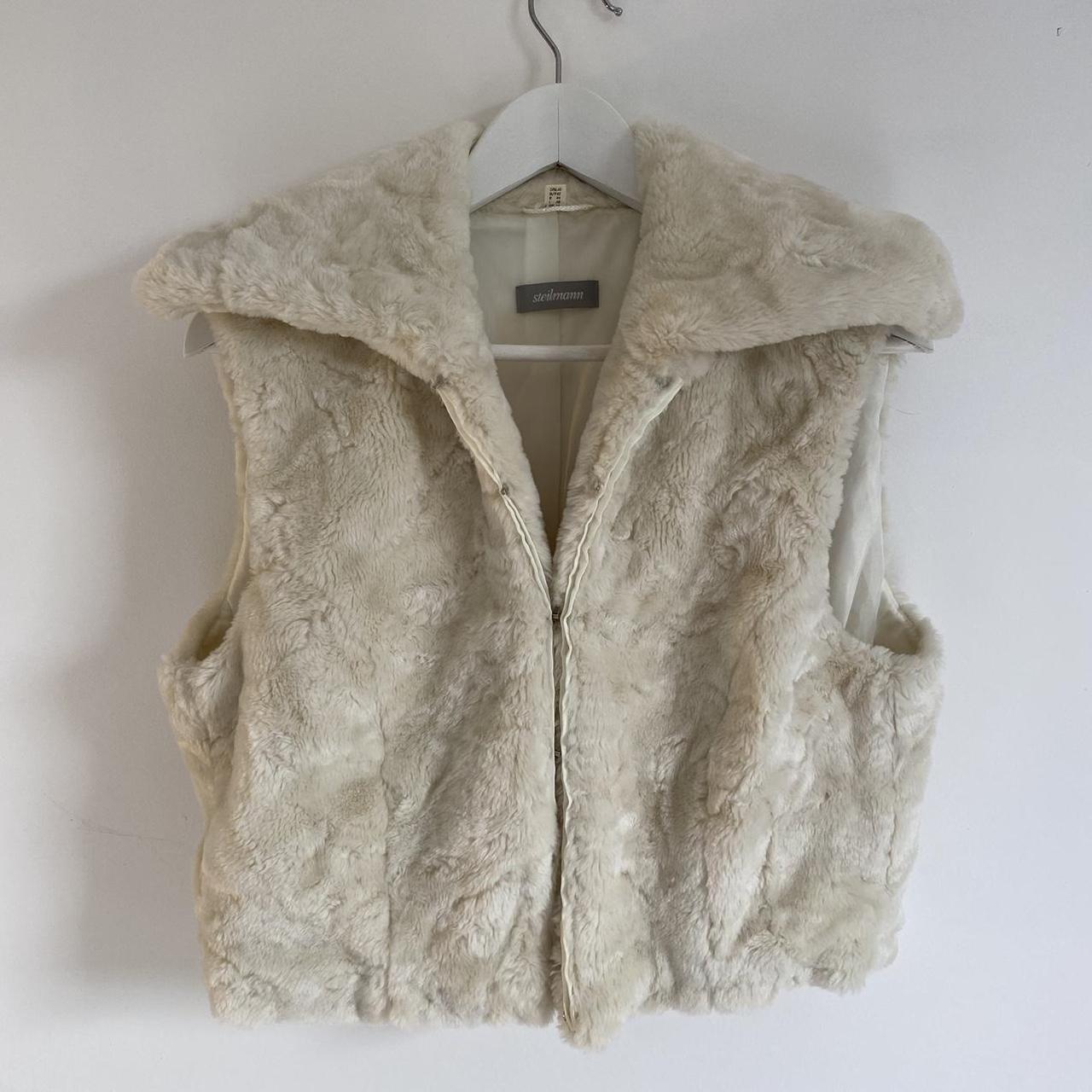 Women's Cream Gilet | Depop