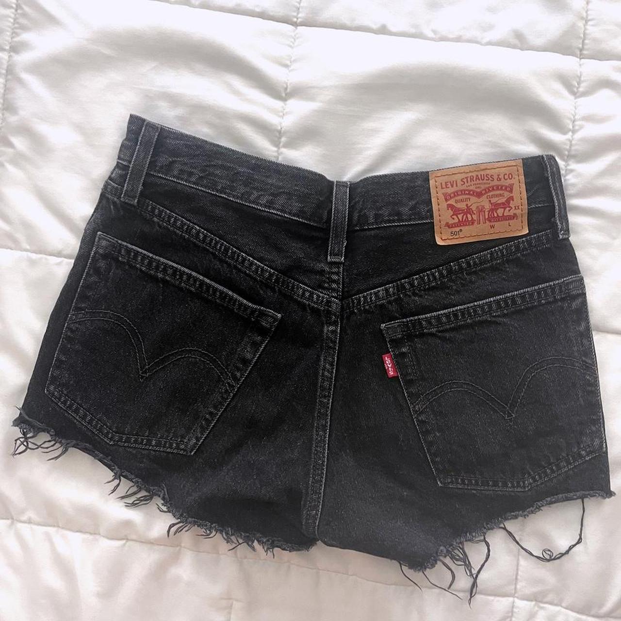 depop levi shorts