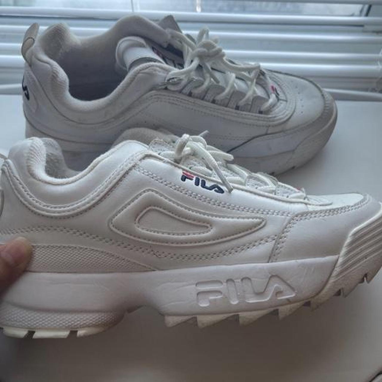 Fila white on sale bulky shoes