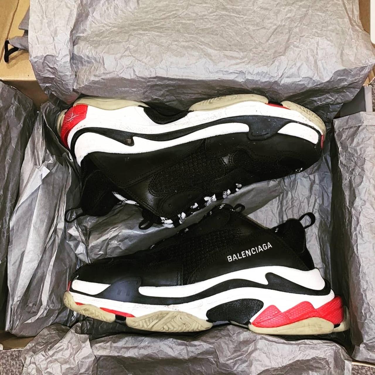 Balenciaga triple s black clearance red fake