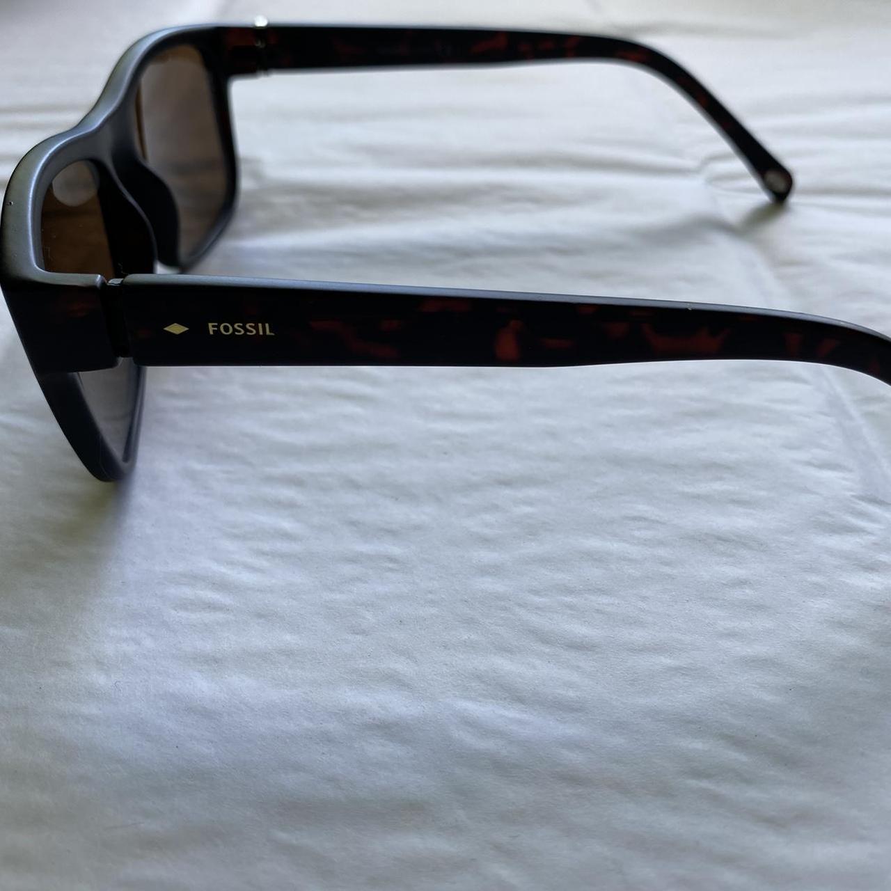 Fossil Men's Black and Brown Sunglasses (3)