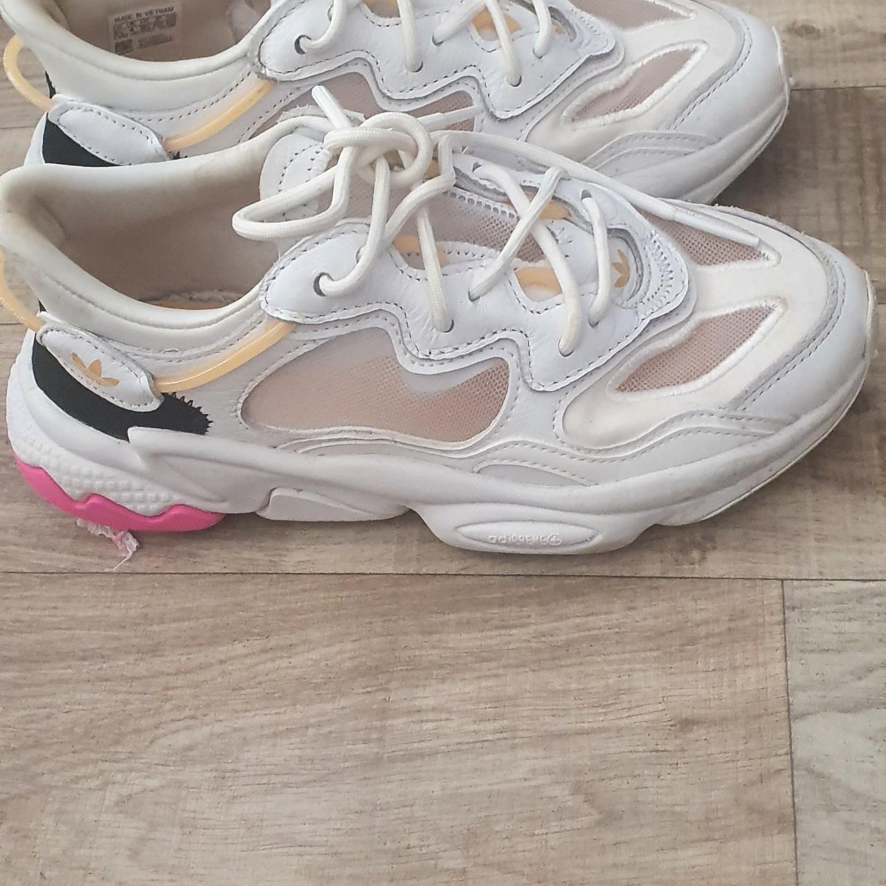 ozweego white size 4