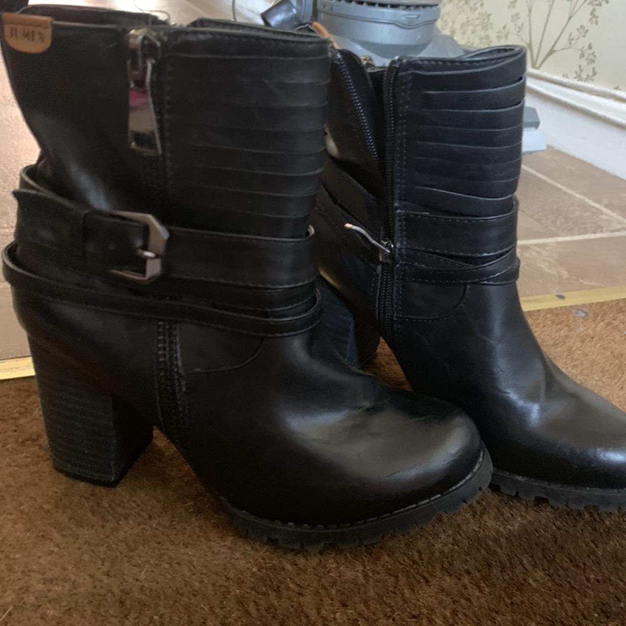 Worn black ankle boots, size 3 - Depop