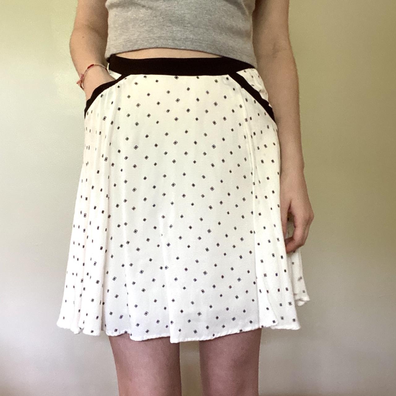 Printed Urban Outfitters skirt with pockets. Solid