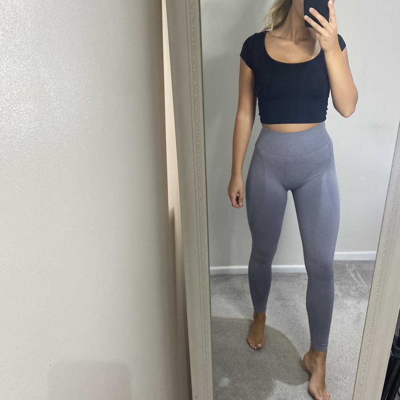 Grey high waisted super fitting and comfy gym leggings - Depop