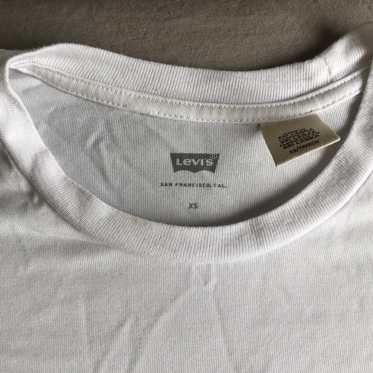 Levi's Women's Blue and White T-shirt | Depop