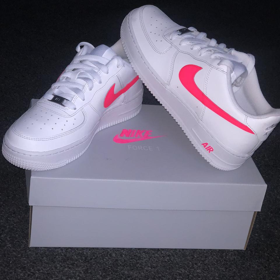 White nike air cheap force with pink tick