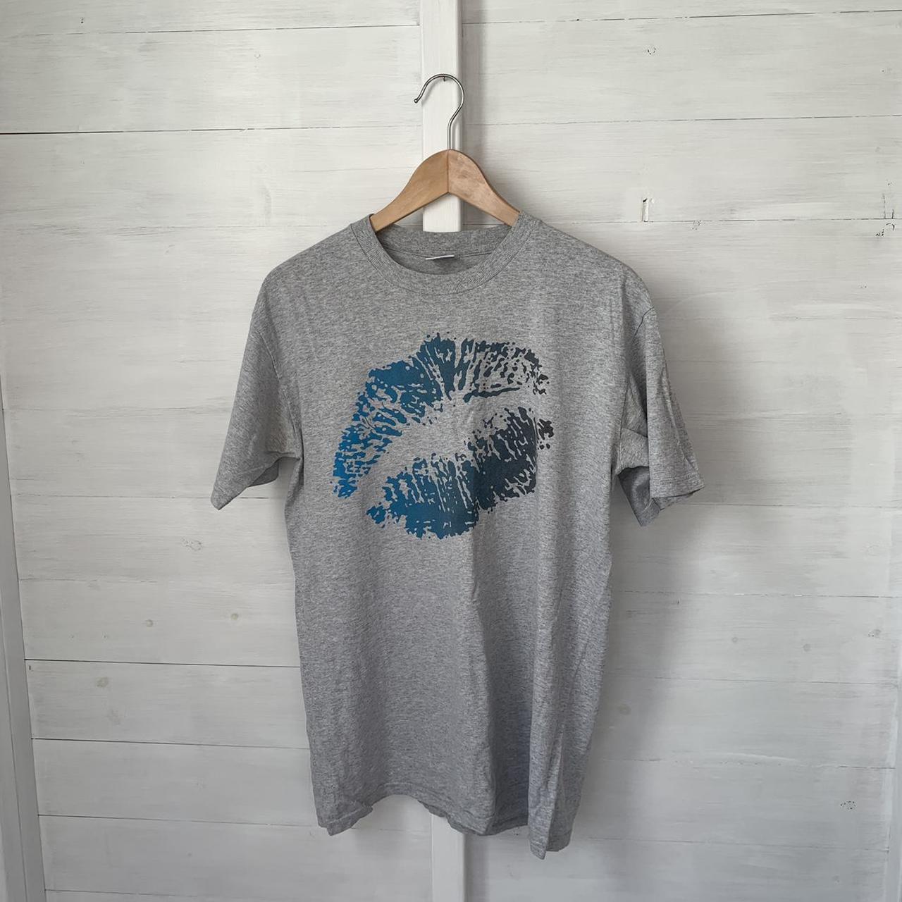 supreme lips tee