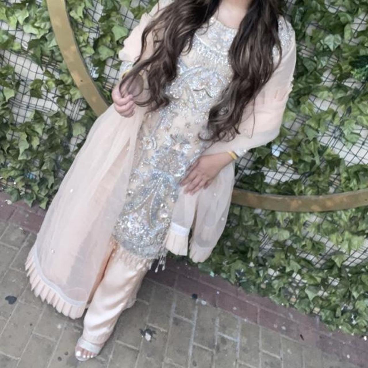 Party dresses hotsell pakistani instagram