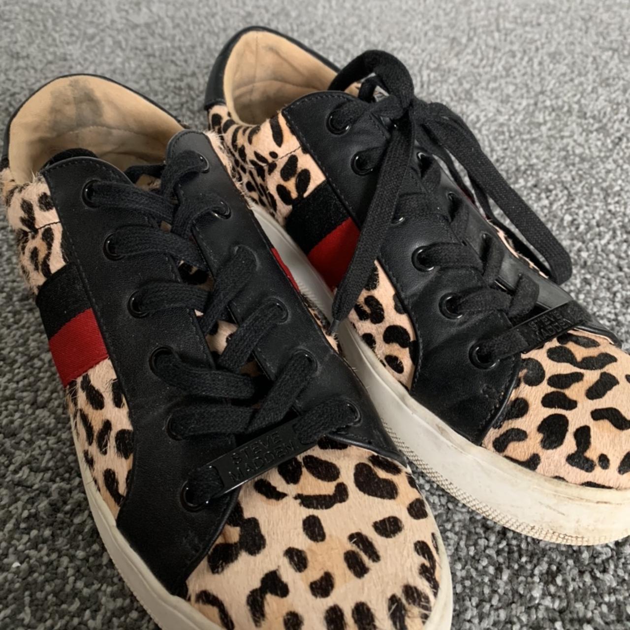 Steve Madden Women's Red and Black Trainers | Depop