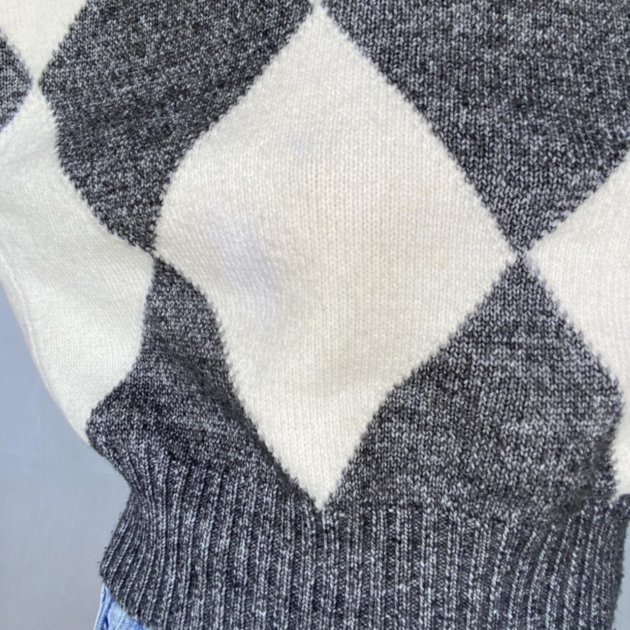 The most amazing chunky grey & cream argyle knit... - Depop